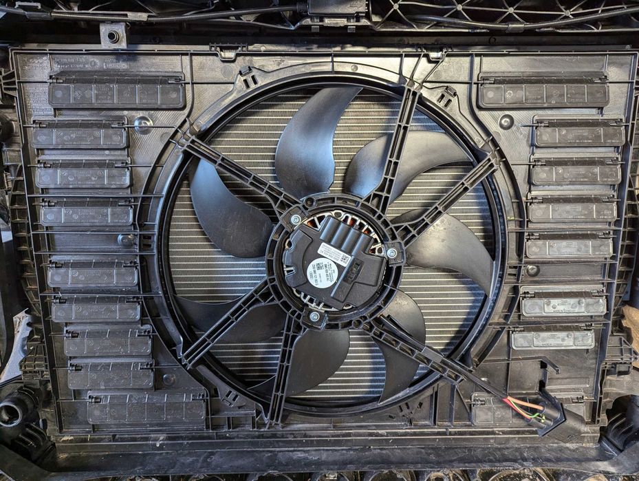 AUDI Q5 80A Передня панель телевізор