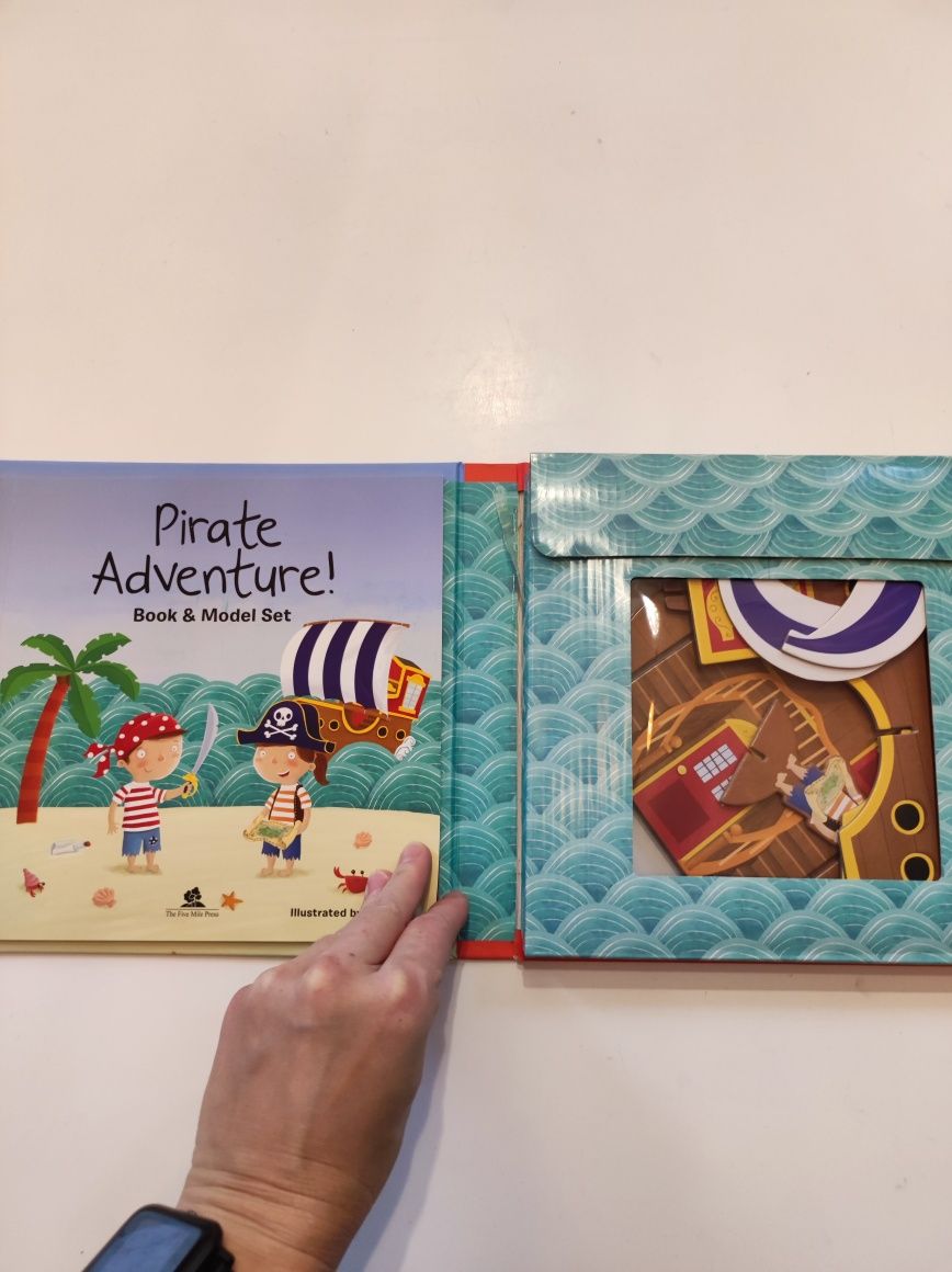 Pirate adventure książka z modelem statek piracki