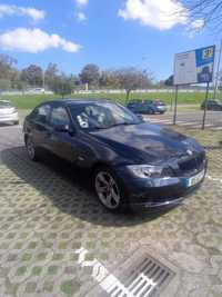 BMW 320i em excelente estado