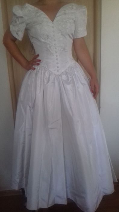 Sprzedam śnieżnobiałą suknię ślubną:)