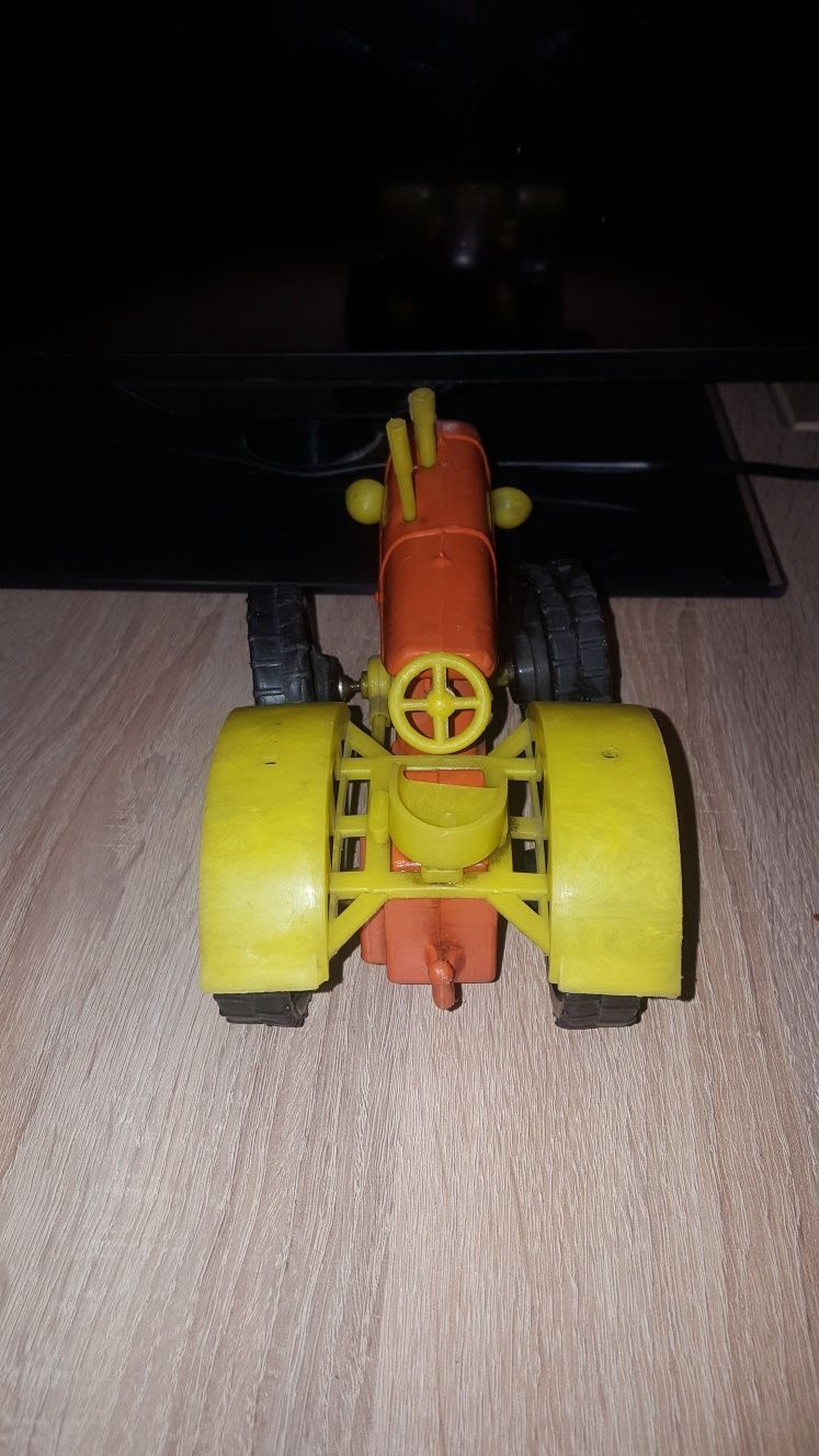 Zabawka traktor mf  z okresu PRL