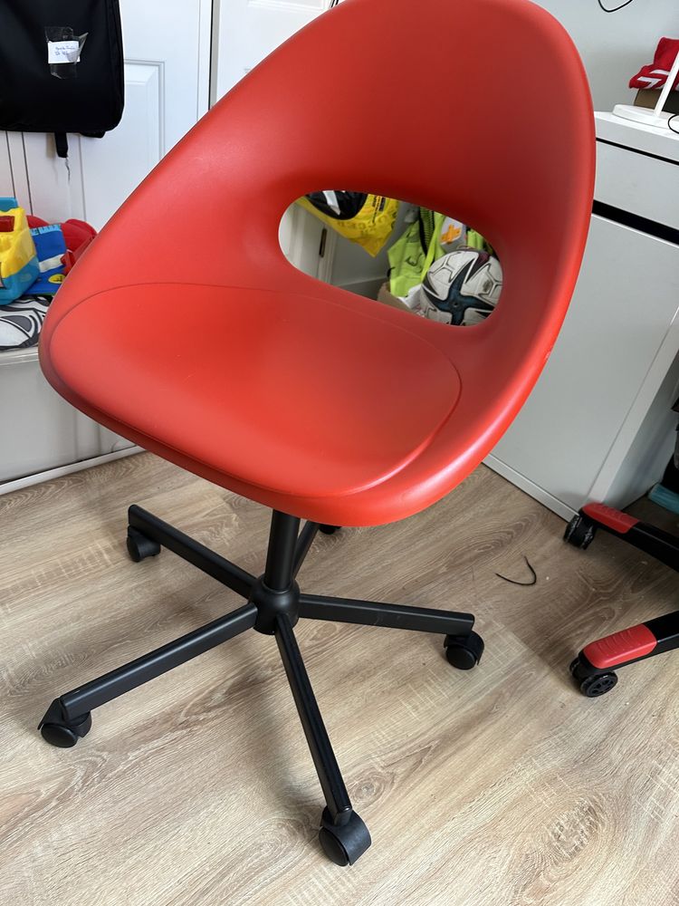 Cadeia escritorio IKEA vermelha