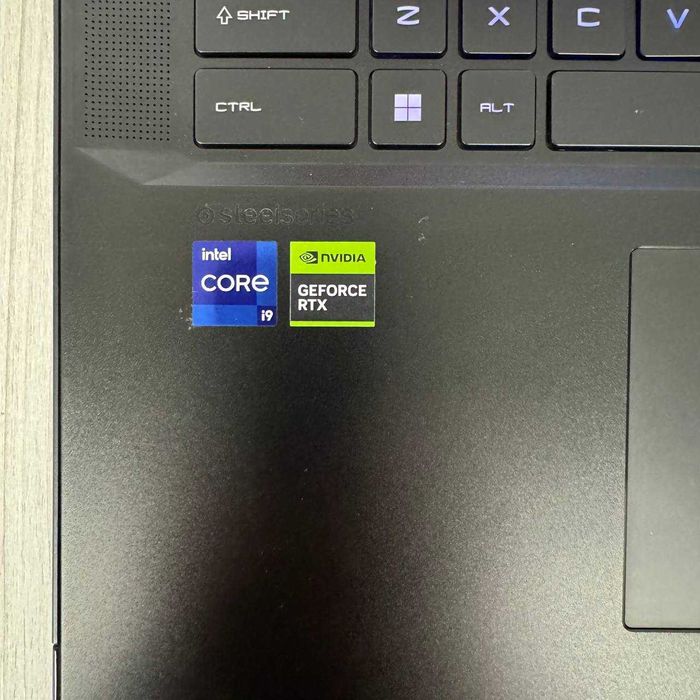 MSI Raider GE78HX 13VG 17.3" 240Hz i9-13950HX 32GB SSD 2TB RTX 4080