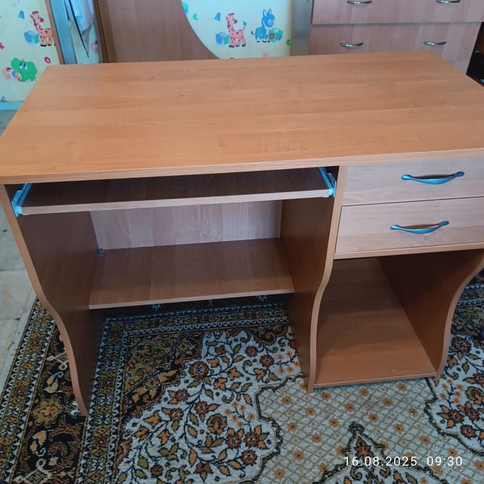 Стіл письмовий...