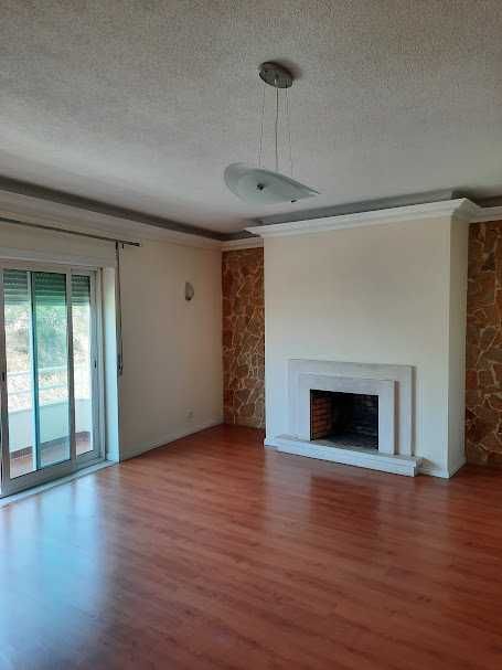 Belo T2 renovado 150 m2 com Garagem