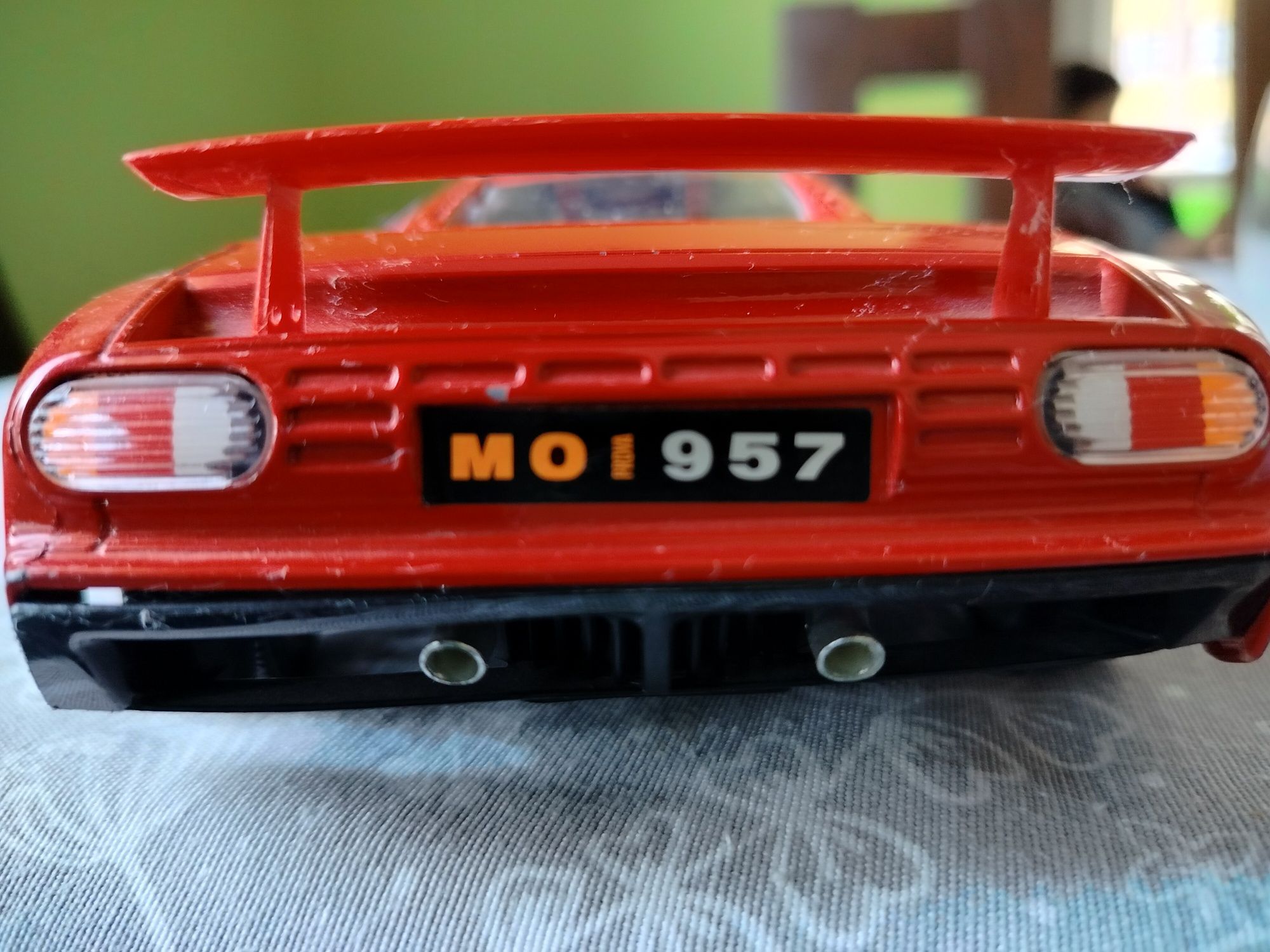 Model auta Bugatti w skali 1:18