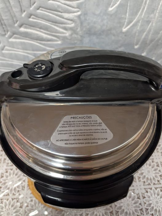 Panela de pressao elétrica "New Cook"