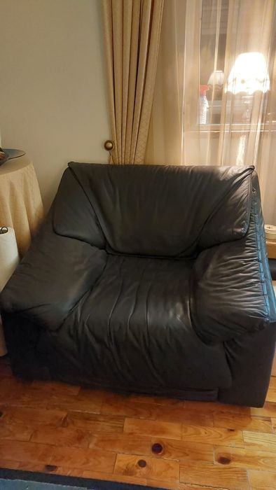 Conjunto de sofás em pele
