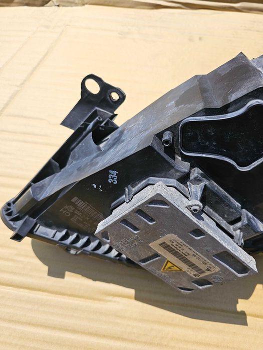 Reflektor Prawy Opel Zafira B Xenon KPL