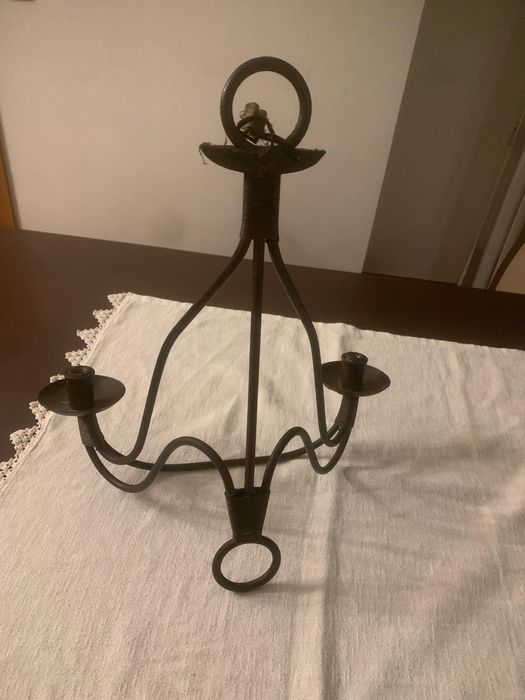 Candeeiro de ferro fundido preto