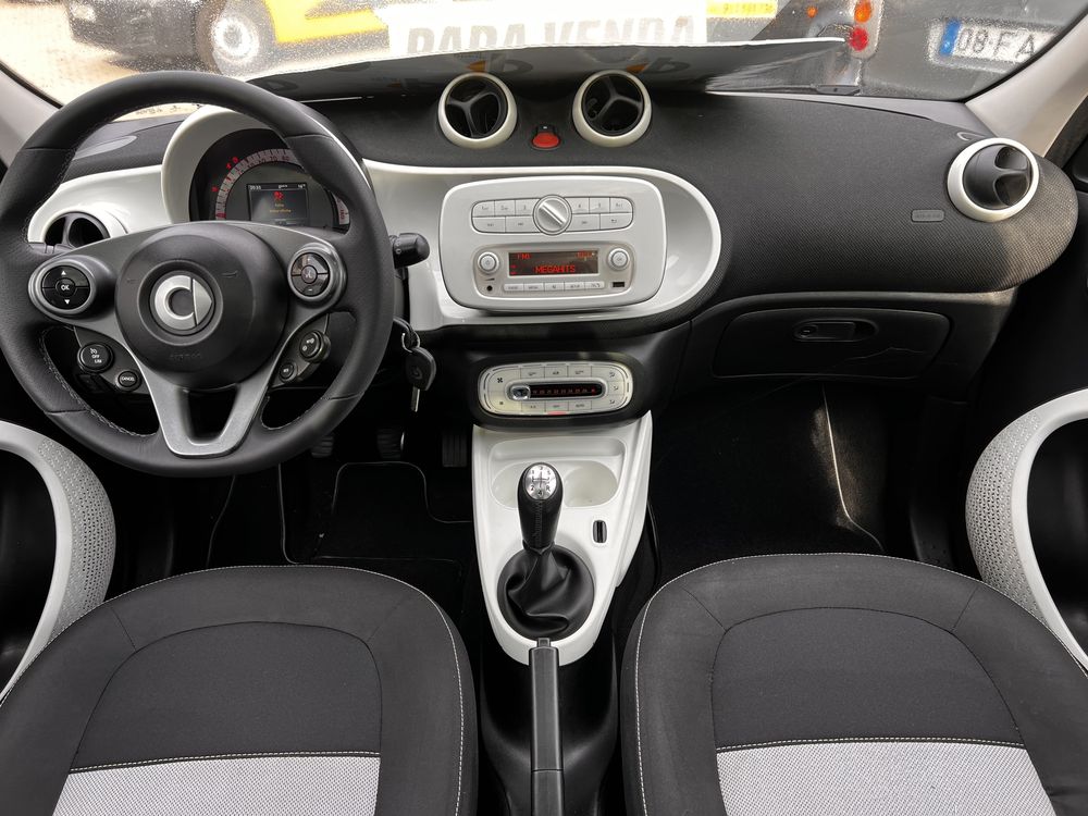 Smart forfour 1.0 - 8200€ - 90 mil kms