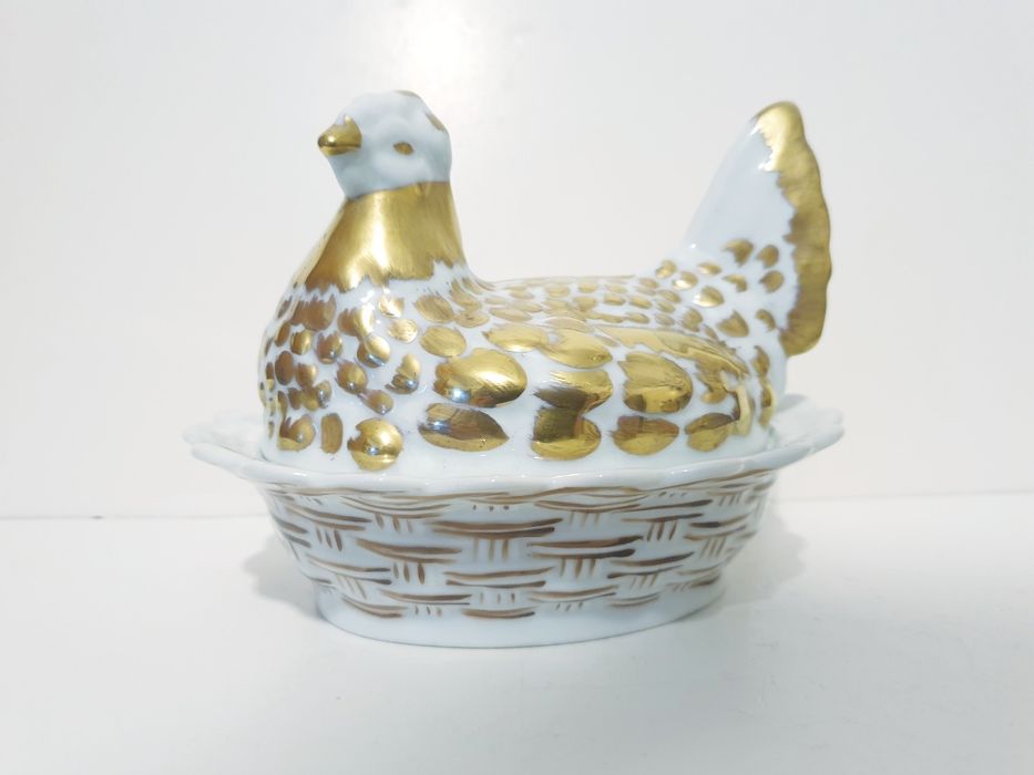 Antiga caixa Galinha em porcelana Limoges dourada