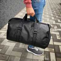 Спортивна дорожна сумка з віддіденням для взуття чорна екошкіра
