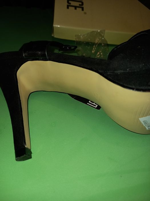 Sapatos salto alto pretos Lapierce Novos