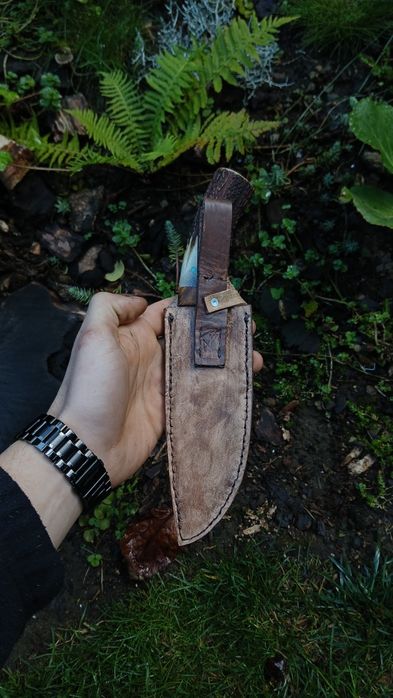Ręcznie wykuty nóż kukri. Nóż myśliwski. Nóż do lasu. Knifemaking