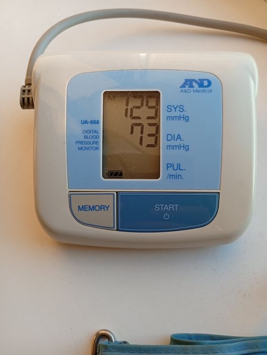 Автоматический тонометр с памятью AND UA-668