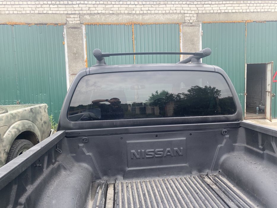 Скло Nissan Navarrа   заднє з оргскла.  Інші авто  під заміри.