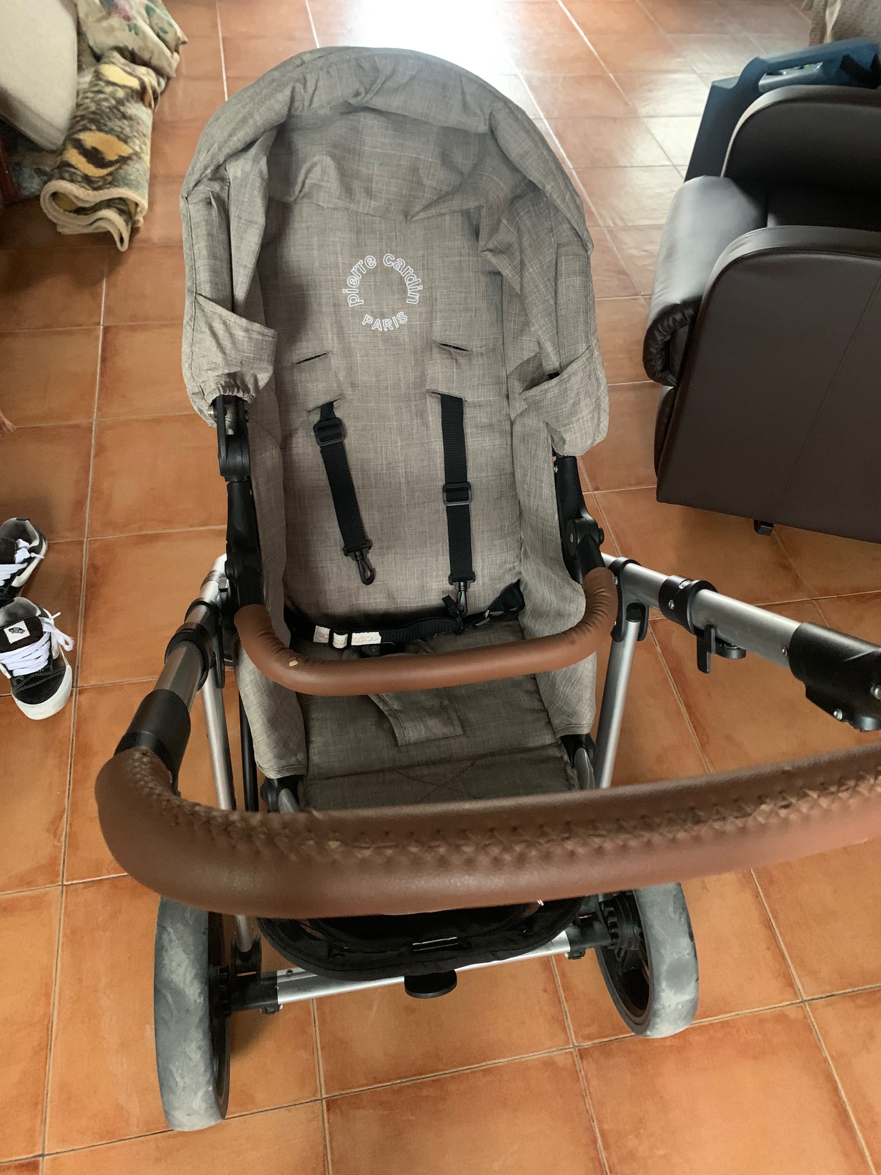 Carrinho bebê marca pierre cardin