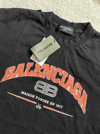 Футболка Balenciaga