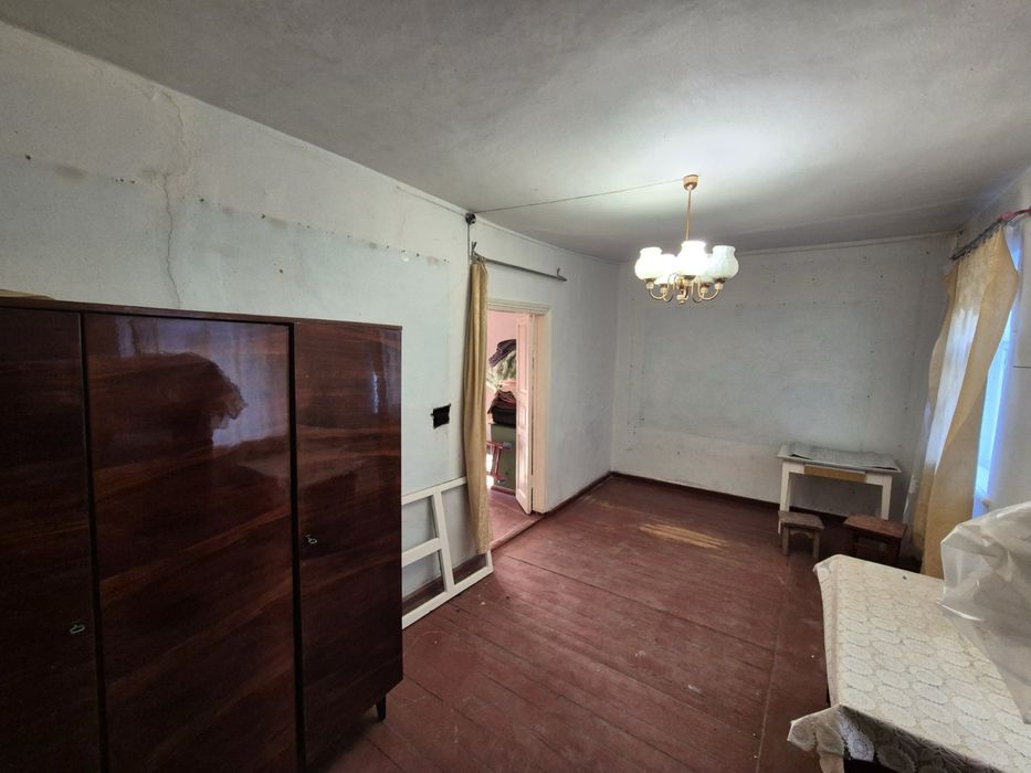 Продам пів Будинку.Школьний 52 кв.м окреме подвірʼя