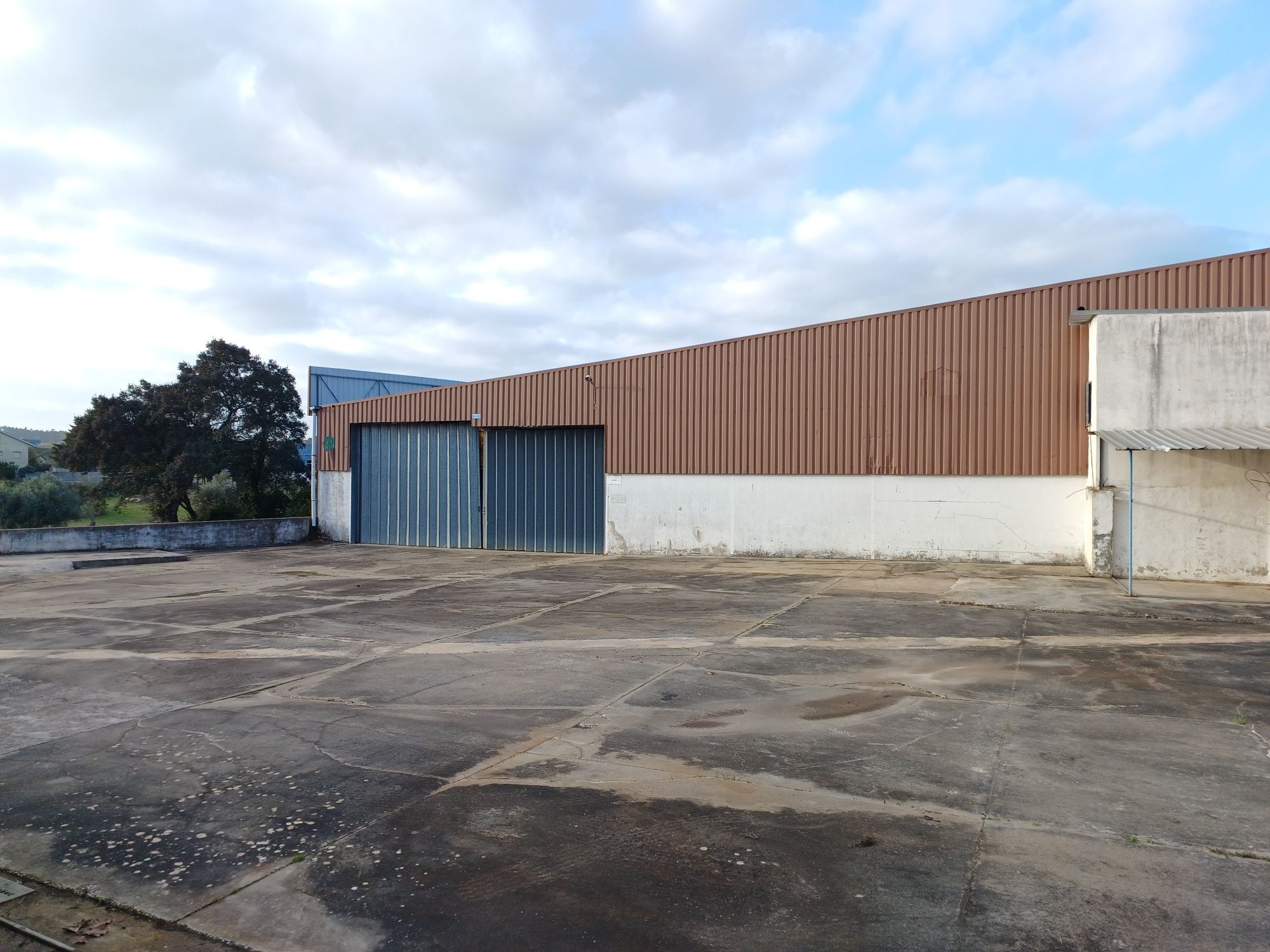 Pavilhão unidade industrial Z.I. Vilar dos Prazeres - Ourém- 9000 m2