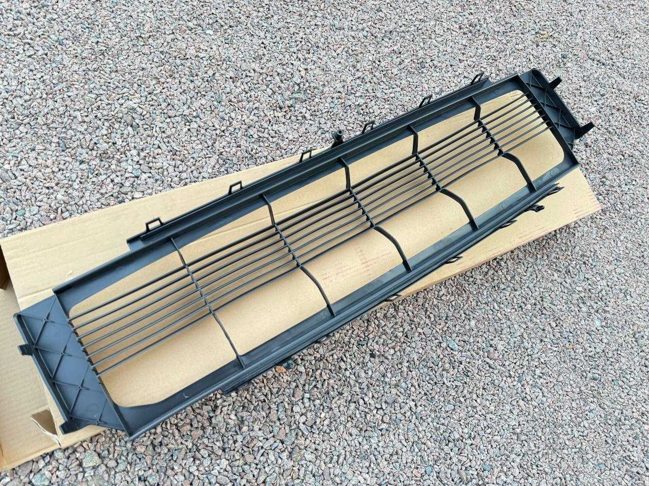 решітка в бампер Model S 105802200B решетка бампера модел S 16-20