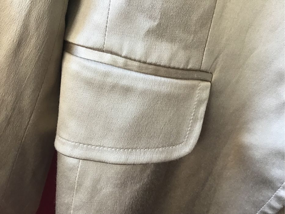 Blazer vintage acetinado da Charles. Tamanho 38. Portes CTT incluídos . Descida de preço.