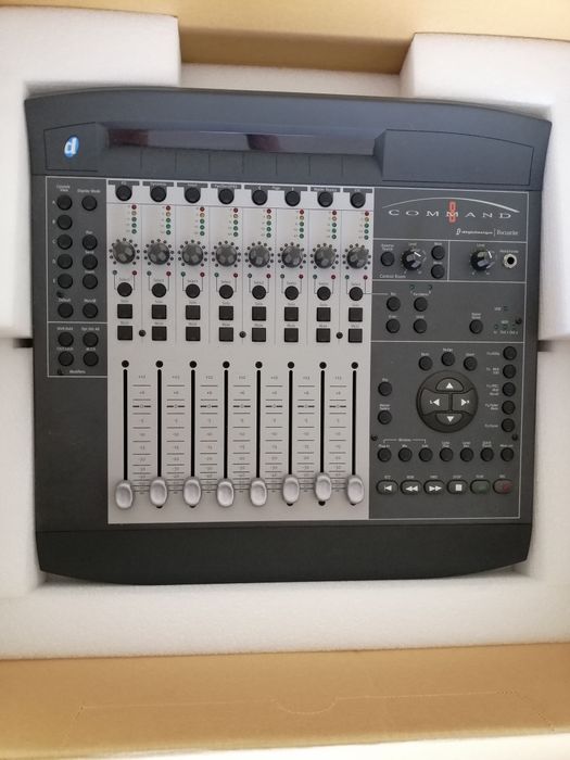 Vendo controlador de mix de áudio Digidesign Command 8