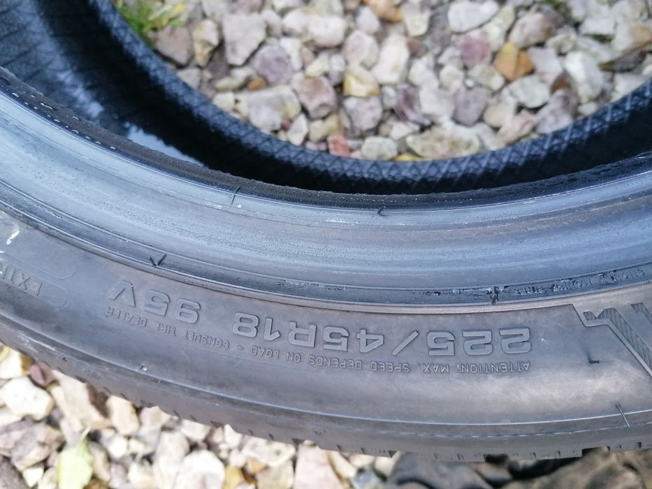 225/45/18 Dunlop 2022 rok zimowe