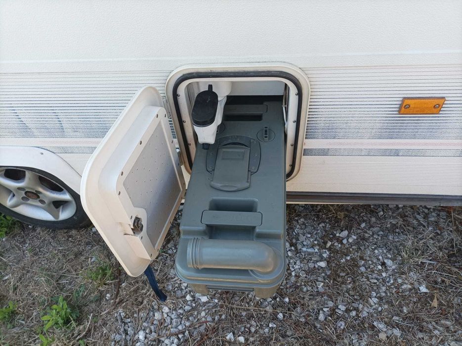 Caravana Adria Linea em muito bom estado