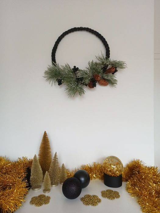 Makramowy świąteczny wianek czarny wieniec na święta duży