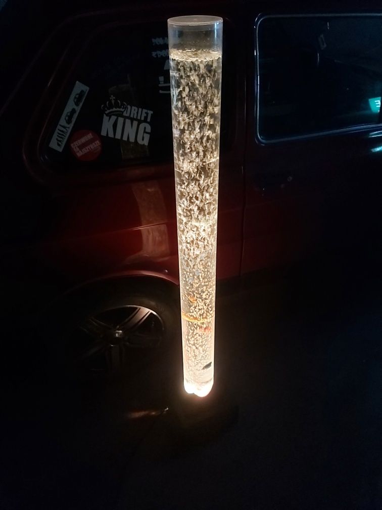 Lampa podłogowa kolumna rybki akwarium