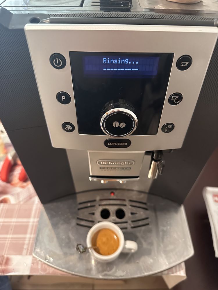 Кавоварка Delonghi Perfecta