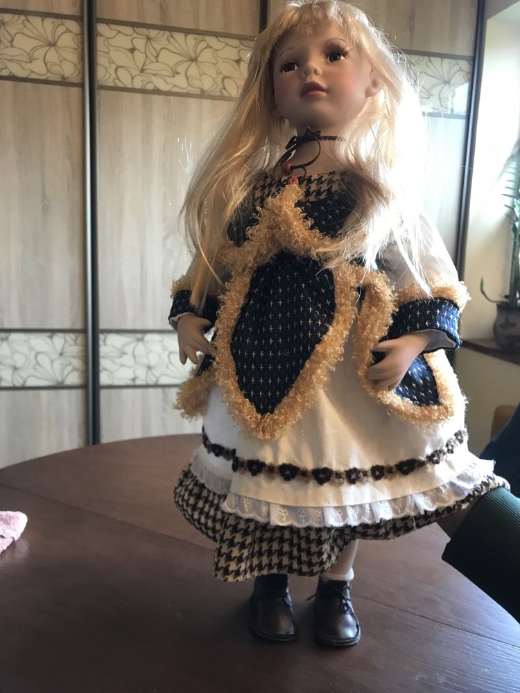 Антикварна лялька