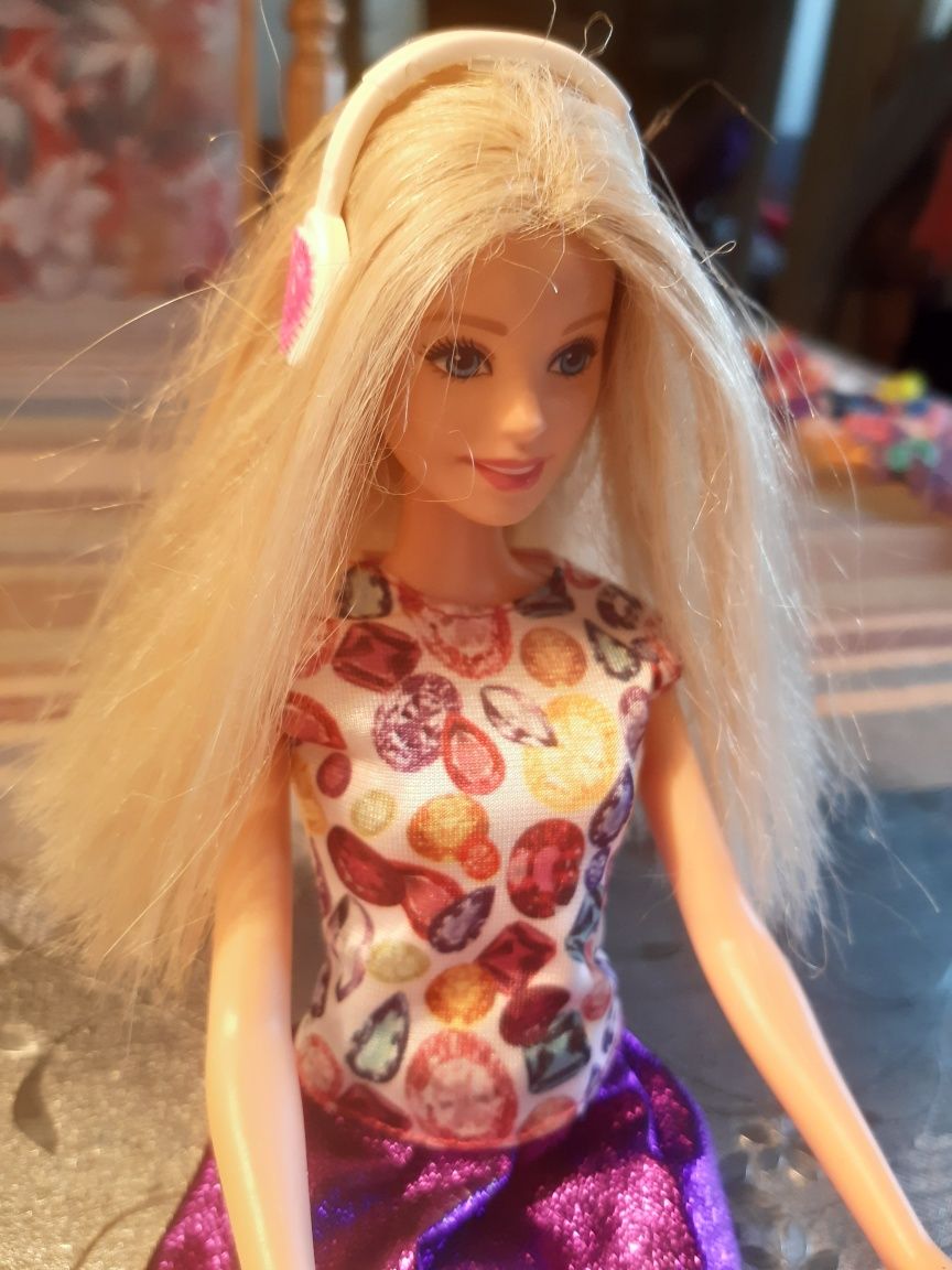 Lalka barbie z dodatkami