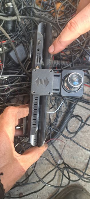 Відеореєстратор + парктроніки в робочому стані.