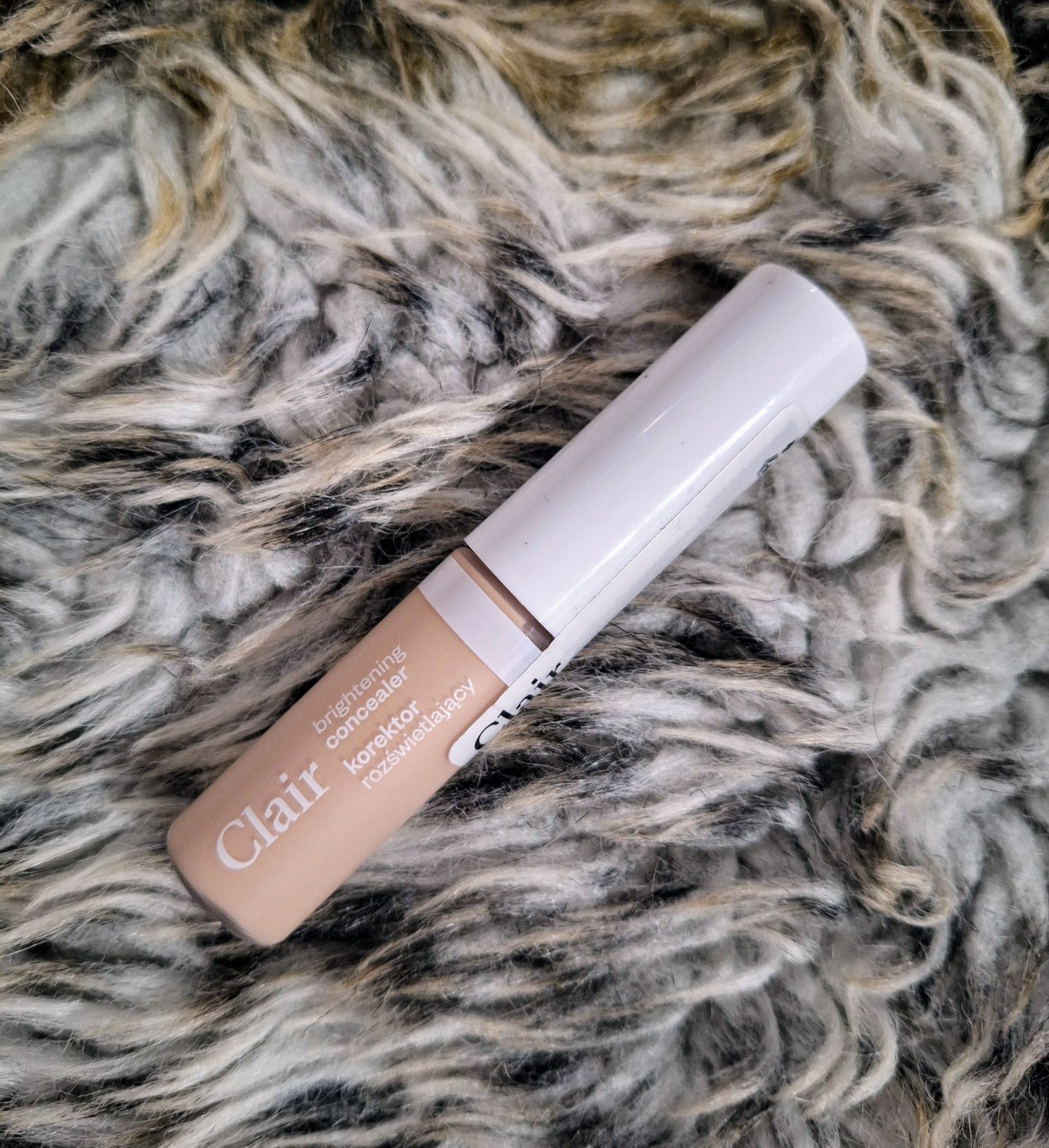 Paese Light Beige Concealer Korektor pod Oczy Rozświetlający 01