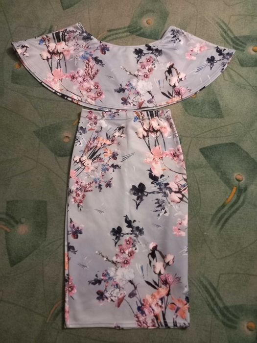 дёшево! Обалденный костюм для девчонок.размер S ,М