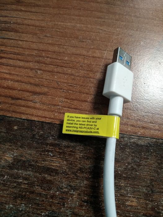 Адаптер Insignia USB to VGA