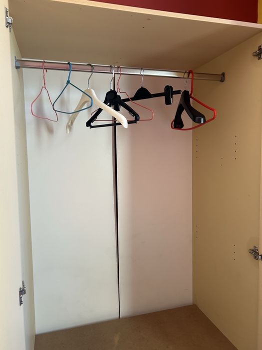 Roupeiro em bom estado