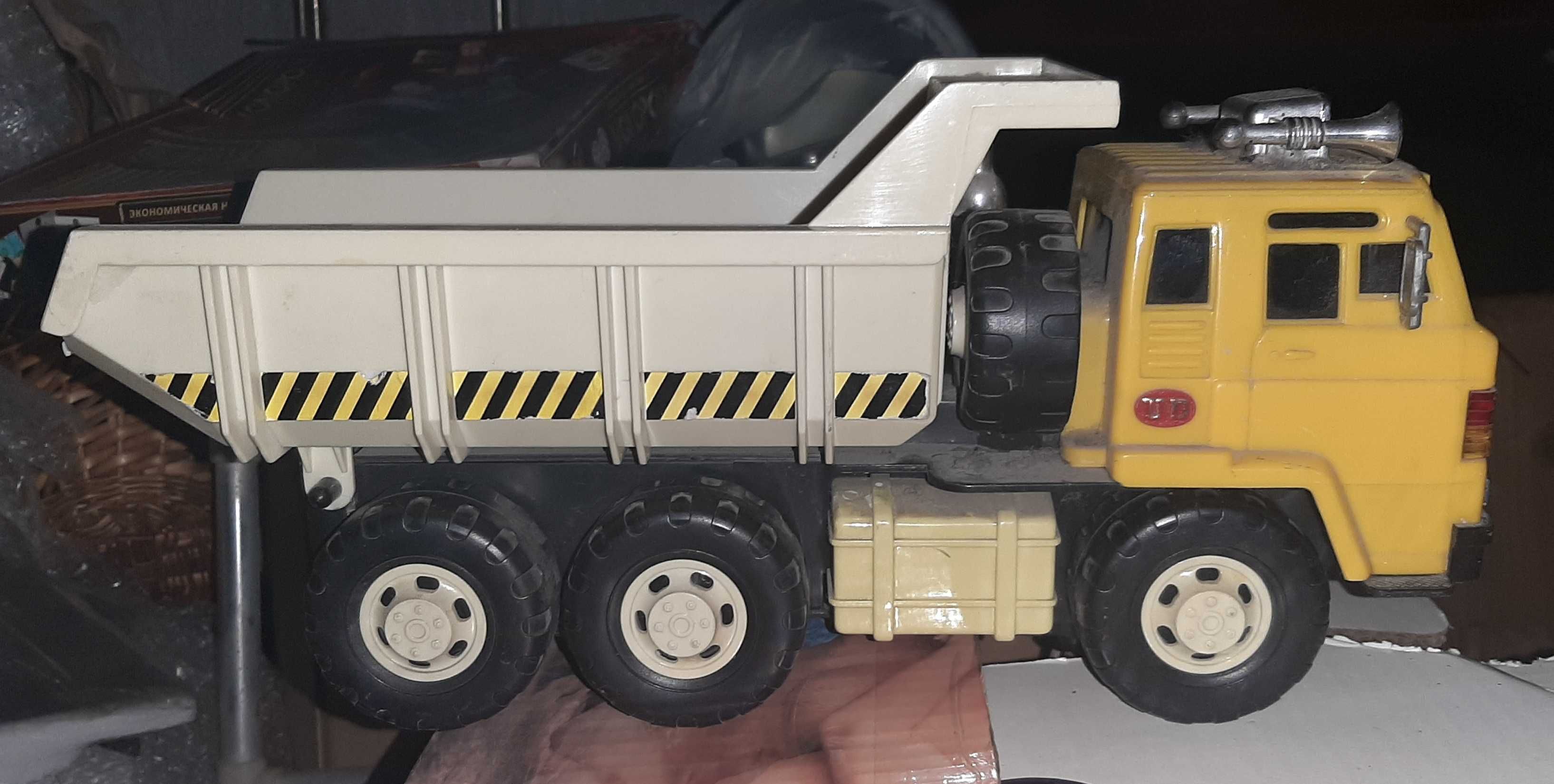 Детская игрушка грузовик Nissan diesel truck