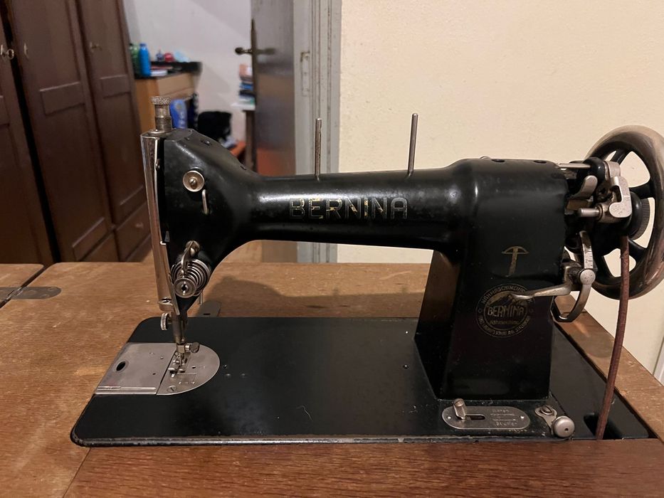 Vendo máquina de costura antiga