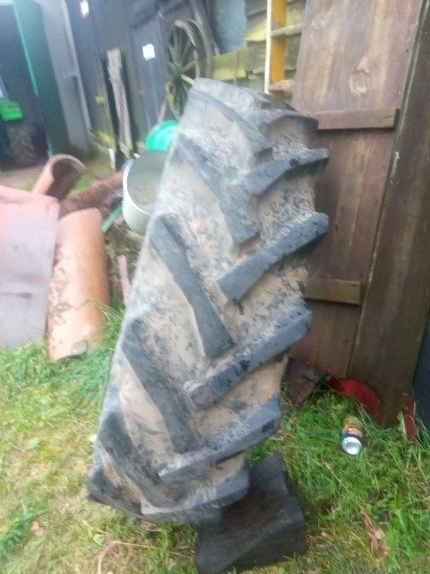 Sprzedam opony do ciągnika Ursus 360