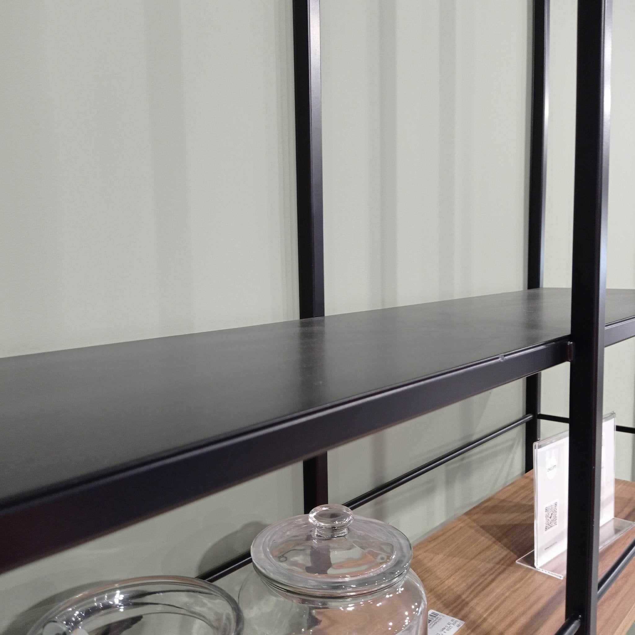 Półka Innis w stylu loft z metalowym blatem i relingami