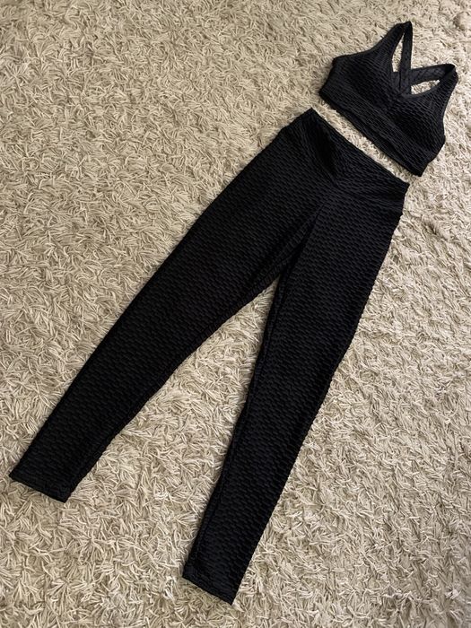 Текстурований спортивний комплект з пуш-ап ефектом