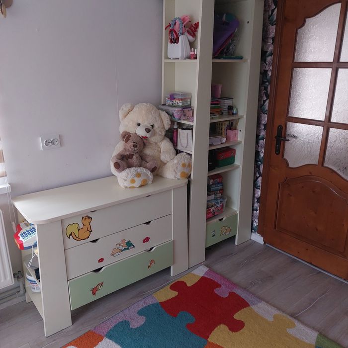 Дитячі меблі: шафа, комод, пенал.