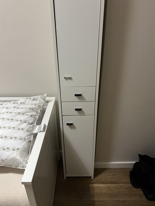 Szafka  biala wysoka