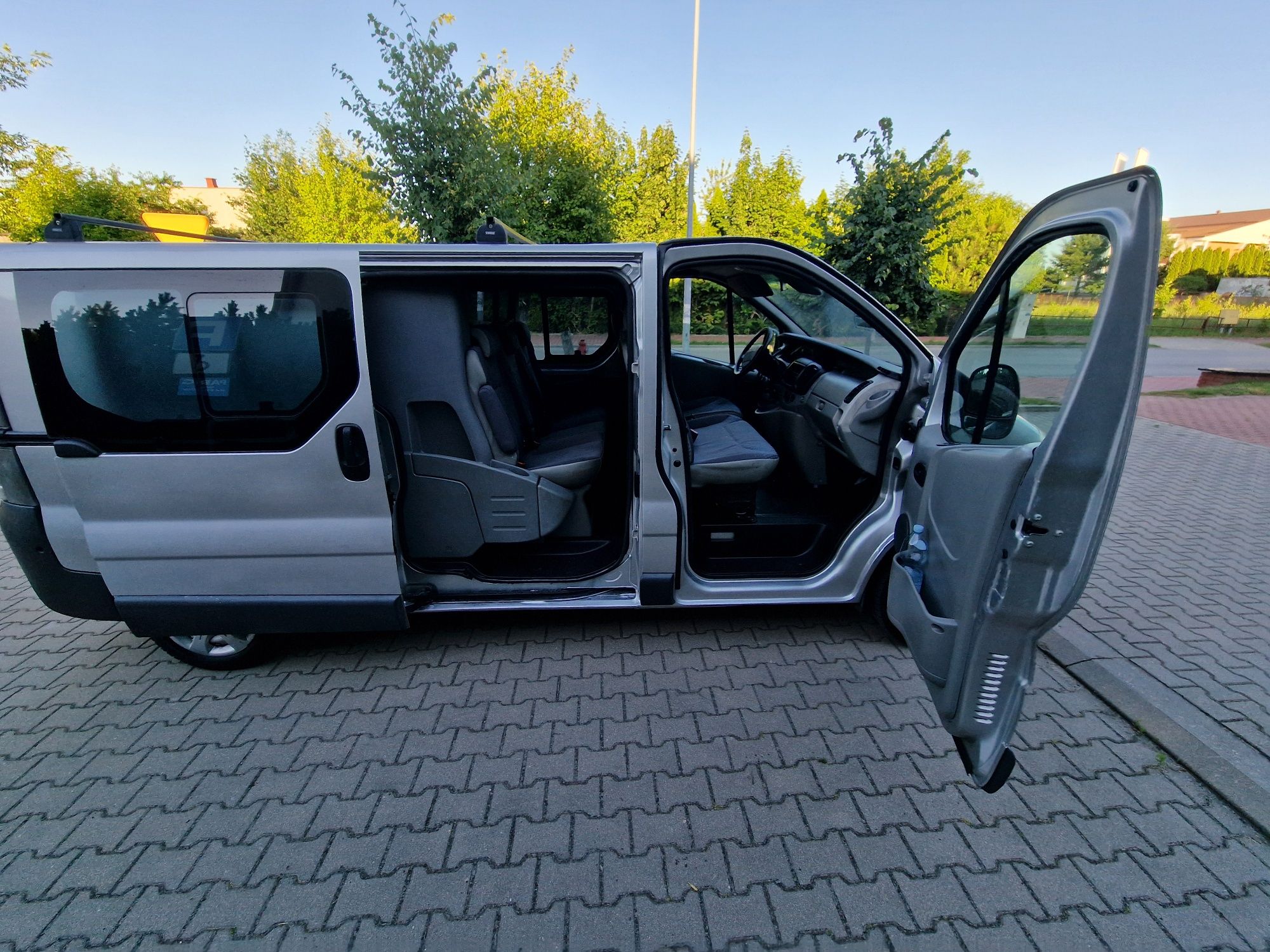 Brygadówka Trafic Vivaro 2.0 CDi Long L2H1.Dubelcabina.