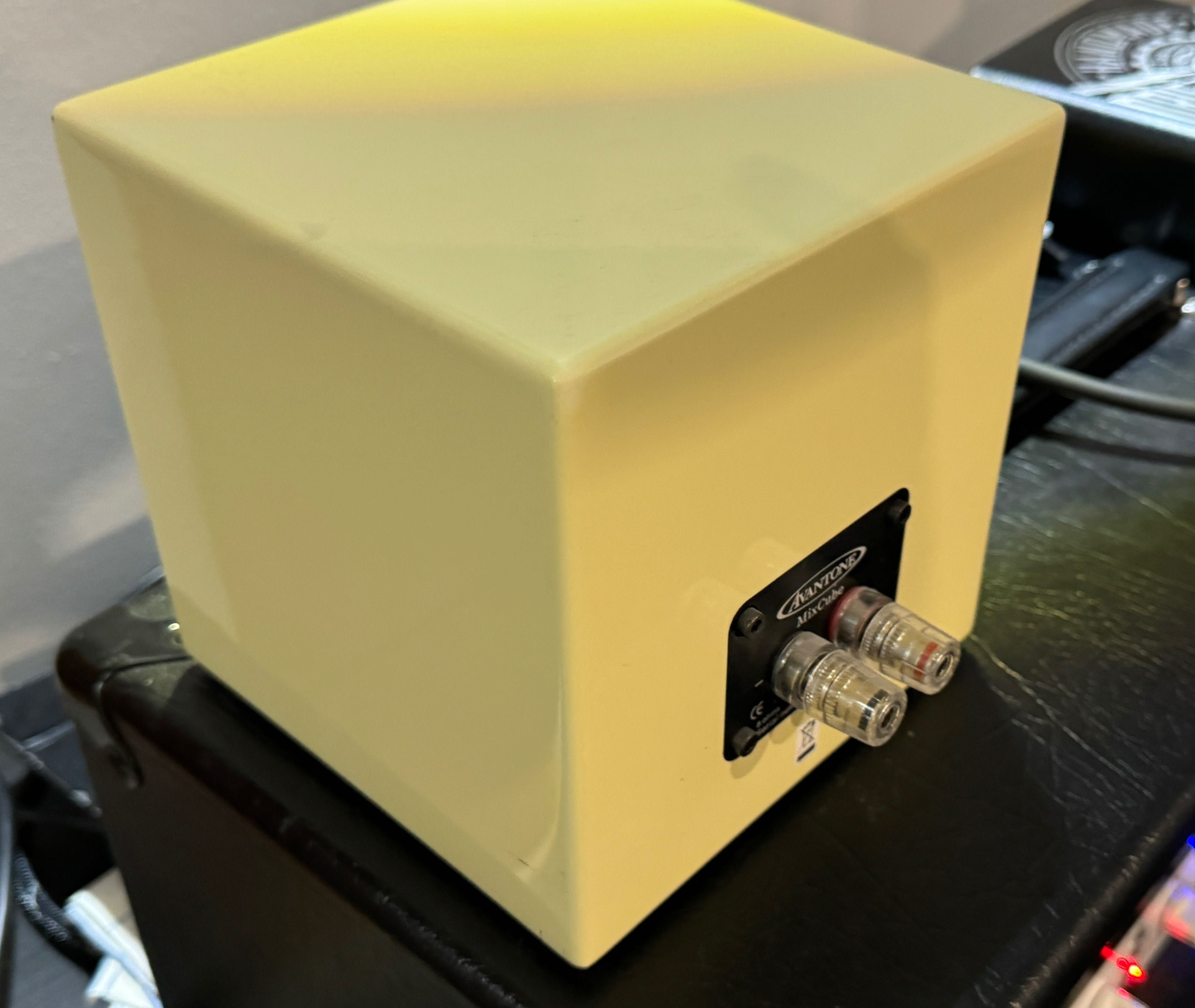 AVANTONE Mixcube Passive CREME