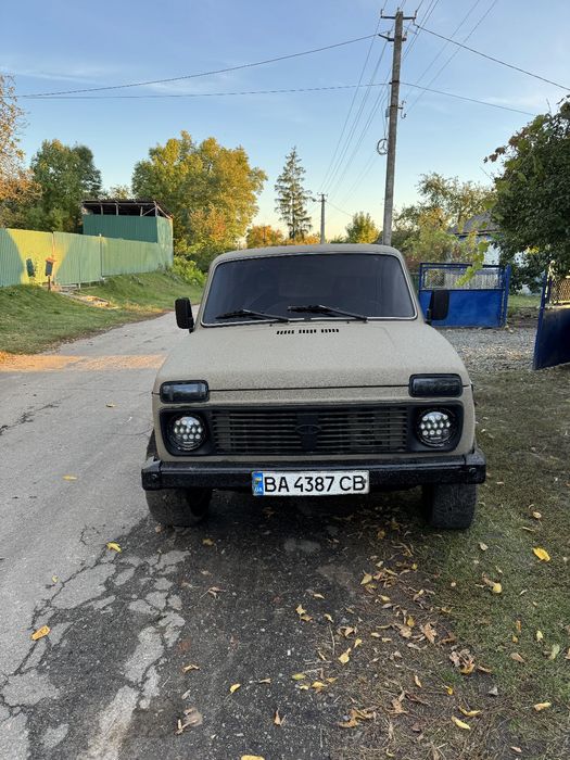 Нива 2121 продам хороший стані краска раптор